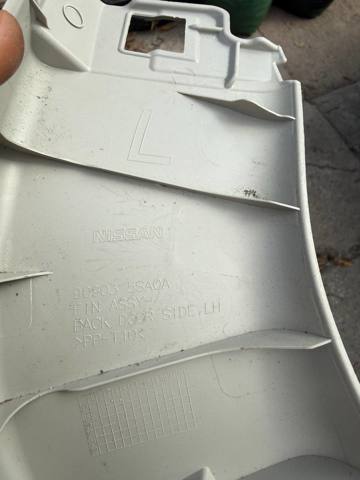 Обшивка кришки багажника 909035SA0A NISSAN