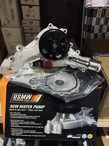 Водяний насос 68311108AA CHRYSLER