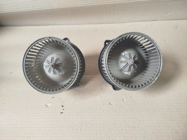 Електродвигуни (електродвигун обігрівача) або розетка причепа штепсельная 0130111164 BOSCH