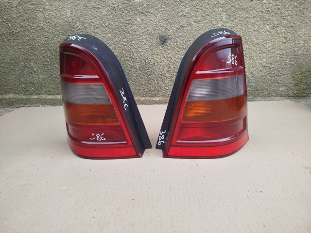 Задній правий стоп 1688200264 MERCEDES