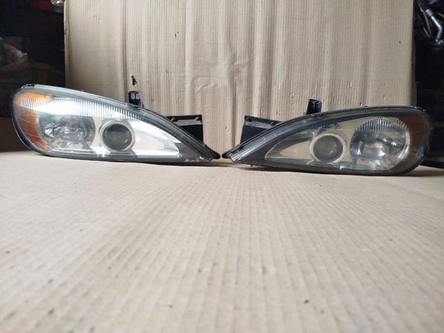 Фари 260609F611 NISSAN