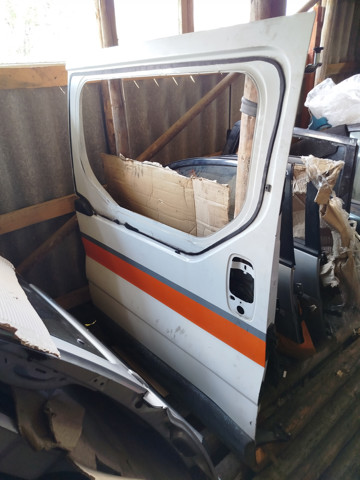 Двері бічні (зсувні), права 7751472220 RENAULT