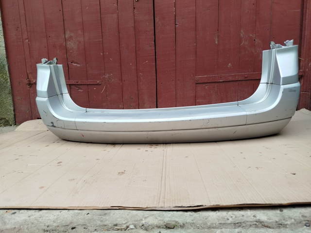 Бампер задній 8200141079 RENAULT