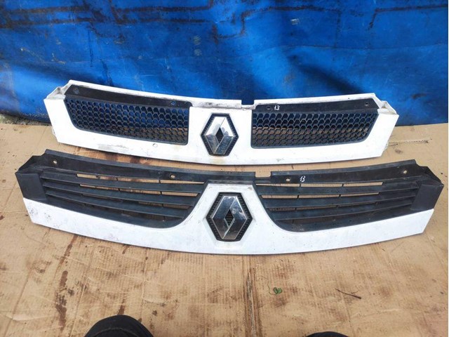 Решітка 8200233765 RENAULT