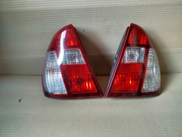Задній правий стоп 8200403982 RENAULT