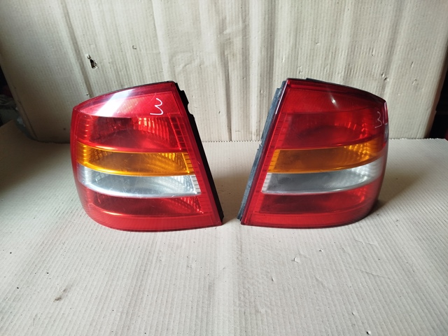 Задні ліхтарі 90521544 OPEL