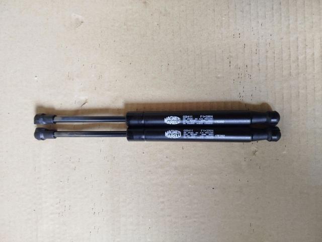 Амортизатор двері 3/5-ї задньої GS0411 MAGNETI MARELLI