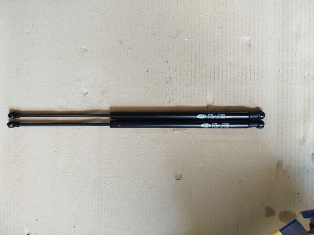 Амортизатор двері 3/5-ї задньої GS0465 MAGNETI MARELLI