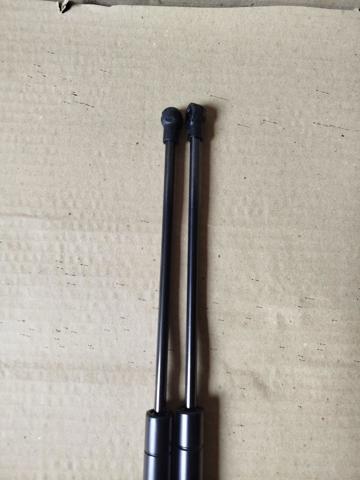 Амортизатор двері задньої GS0958 MAGNETI MARELLI