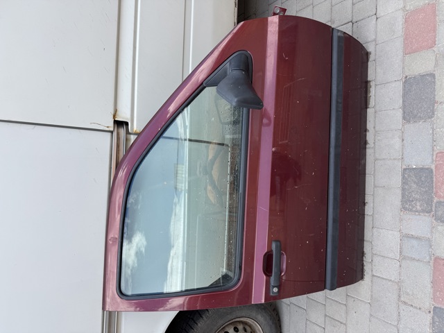 Дверка передня права 1H4831056 VAG