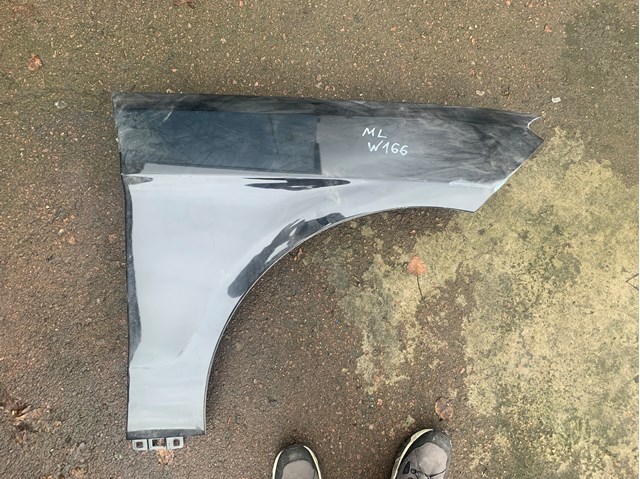 Переднє праве крило A1668800506 MERCEDES