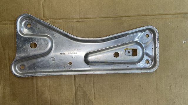 Підсилювач переднього підрамника 9J1407129E PORSCHE