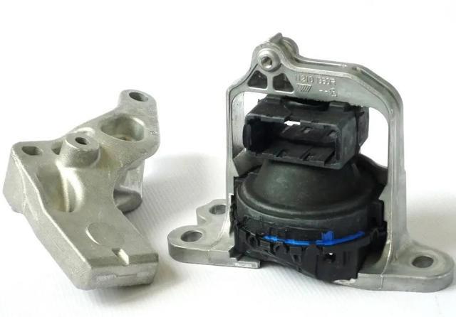 Права опора двигуна Рено Трафік III