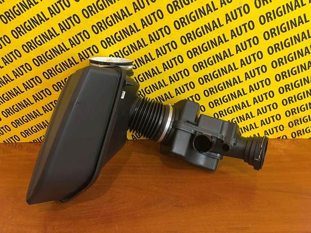 Патрубок повітряний, вихід повітряного фільтра 13718656981 BMW