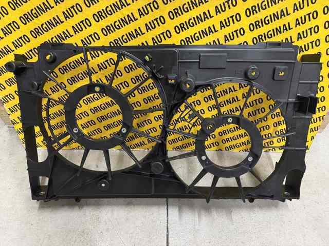 Дифузор (кожух) радіатора охолодження 1671137040 TOYOTA
