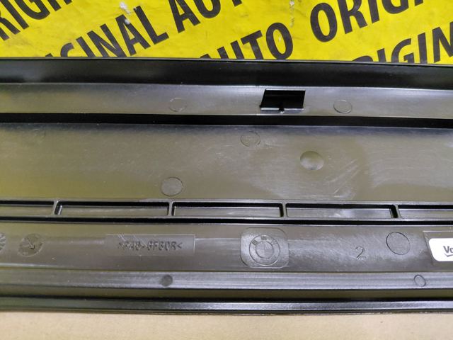 Кронштейн радіатора нижній 17118666838 BMW