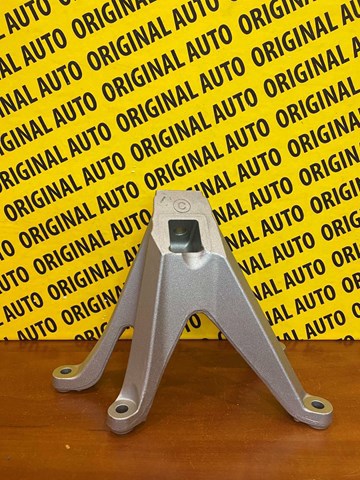 Кронштейн подушки (опори) двигуна, лівої 22116861551 BMW