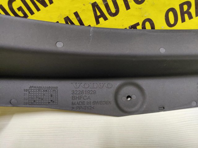 Підкрилки передні праві 31694645 VOLVO
