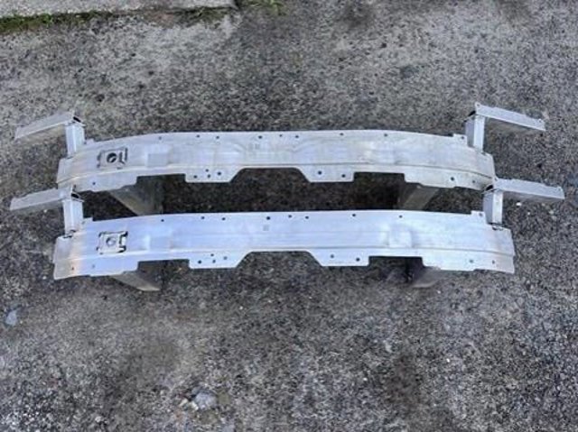Буфер бампера переднього 51117421599 BMW