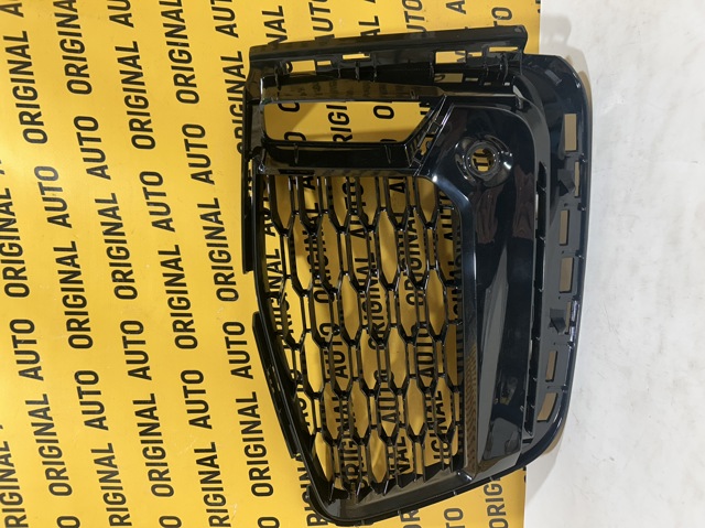 Решітка переднього бампера, права 51118074002 BMW
