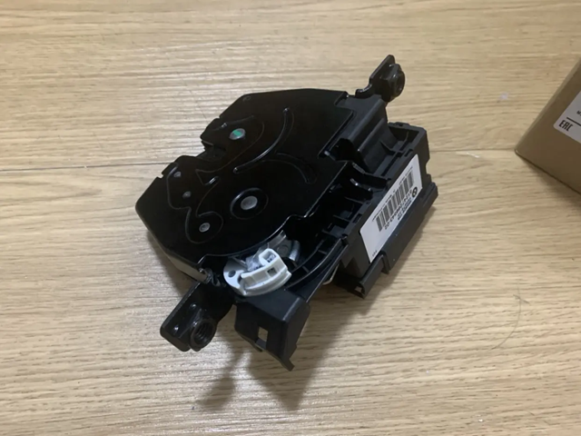 Замок задніх дверей 51247269543 BMW