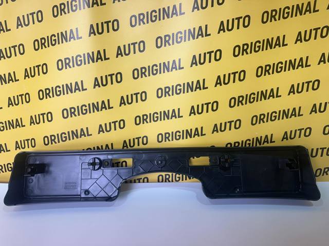 Рамка номерного знака автомобіля передня 52114F4010 TOYOTA
