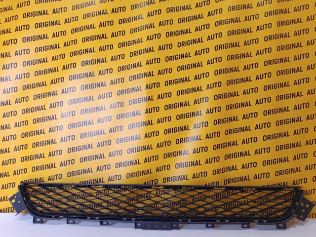 Решітка переднього бампера, центральна 622545NA0A NISSAN