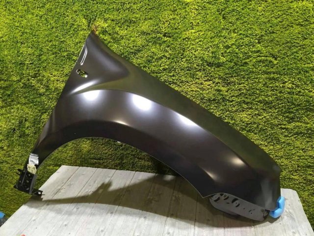 Переднє праве крило 631007297R RENAULT