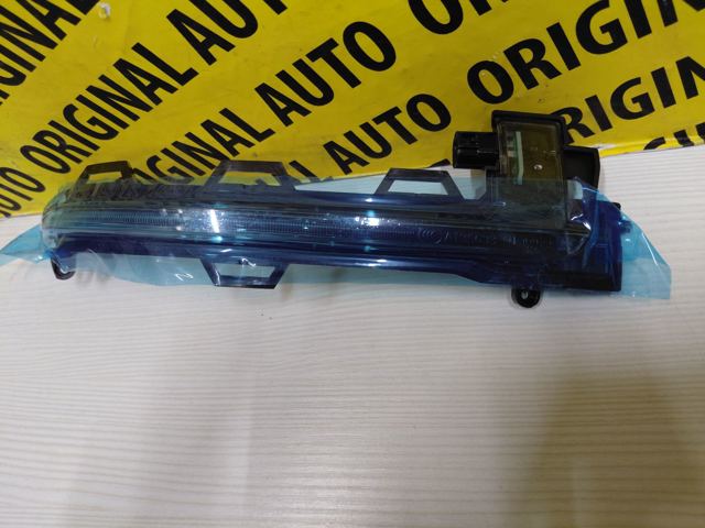 Покажчик повороту дзеркала, правий 63137291218 BMW