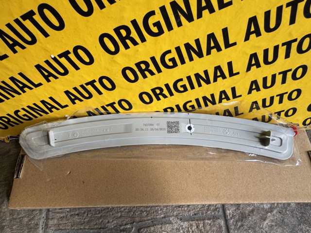 Катафот (відбивач) переднього бампера, правий 63147437084 BMW
