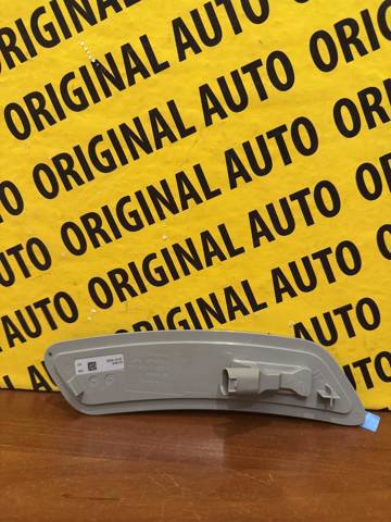 Катафот (відбивач) переднього бампера, правий 63147953716 BMW