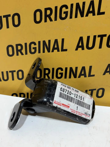 Петля водійських дверей 6872012151 TOYOTA
