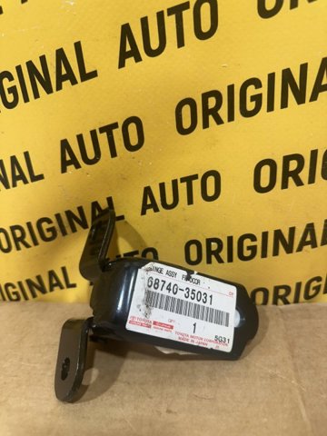 Петля передніх дверей лівих 6874035031 TOYOTA
