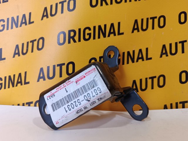 Петля задніх дверей, лівих 6878052031 TOYOTA