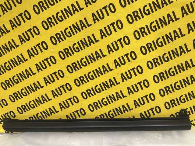 Накладка заднього скла, права 7566060050 TOYOTA