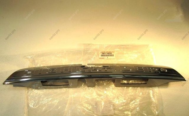 Накладка задньої 3-й/5-й двері 7681148250 TOYOTA