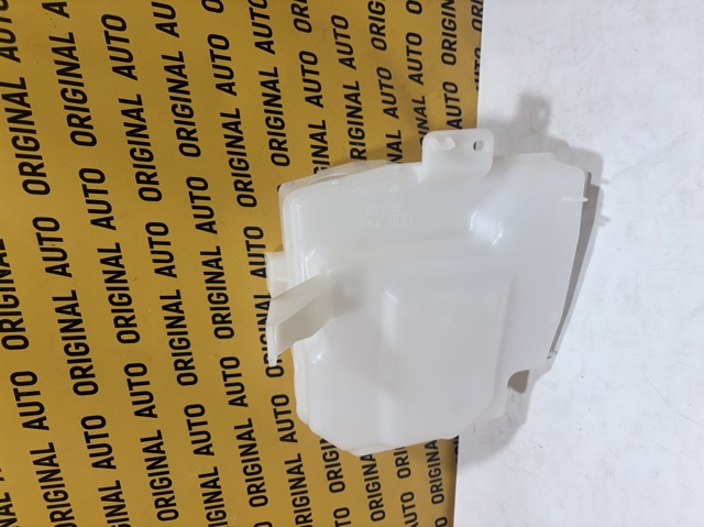 Бачок для омивайки 8260A276 MITSUBISHI