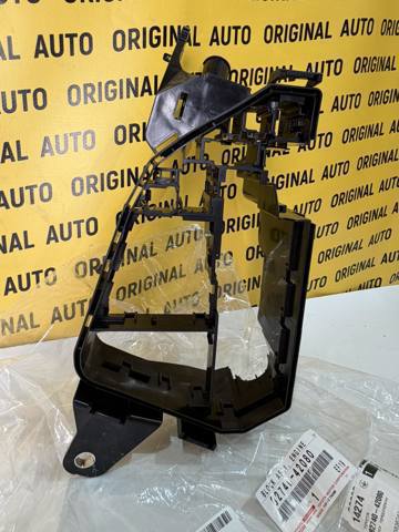 Коробка запобіжників 8274042080 TOYOTA