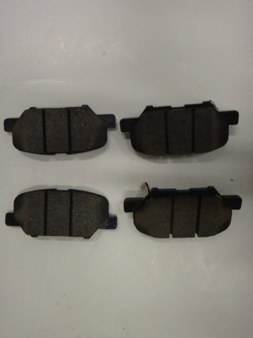 Комплект задніх колодок B4Y02648ZC MAZDA