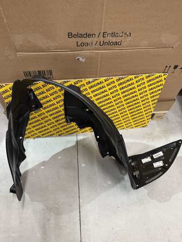Подкрильнікі переднього крила, правий D10E56130B MAZDA