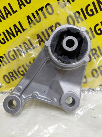 Кронштейн/траверса заднього редуктора, права D10H2868X MAZDA