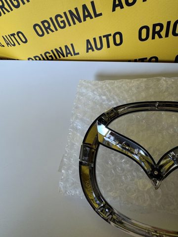 Фірмовий значок решітки радіатора D10J51730 MAZDA