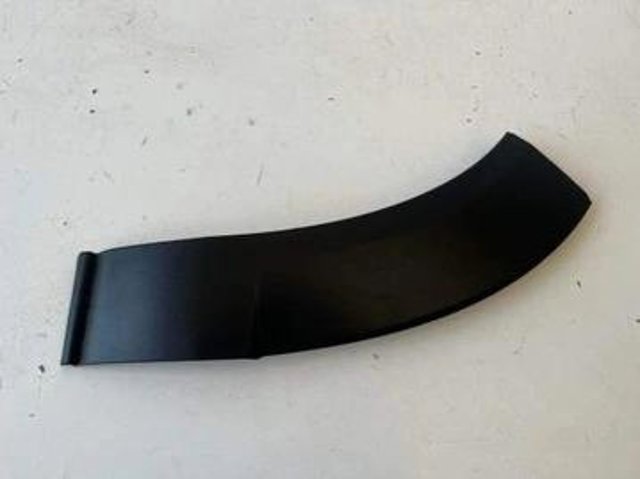Молдинг бампера переднього, праве DFR551W71D MAZDA