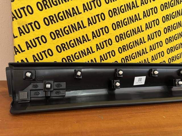 Молдинг передньої правої двері KB7W51RA0E MAZDA