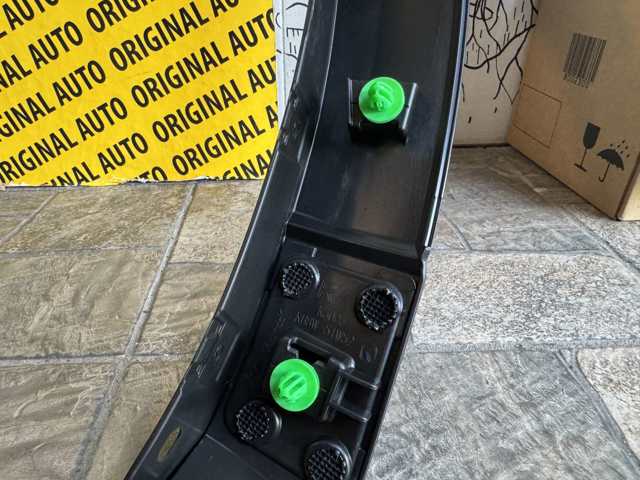 Молдинг арки колеса заднього, правий KB7W51W50F MAZDA