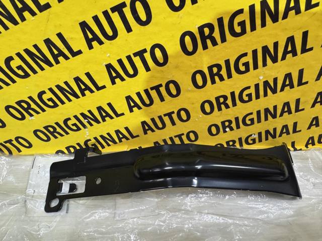 Кріплення бамера ліве KB7W52B32A MAZDA