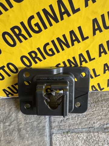 Кронштейн решітки радіатора KB8A50161 MAZDA