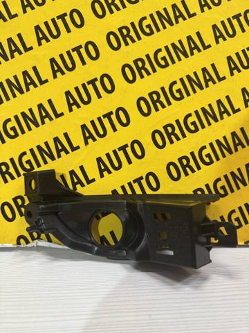 Кронштейн бампера переднього, лівий KB8B50C22B MAZDA