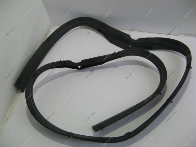Ущільнювач капота KD5356770 MAZDA