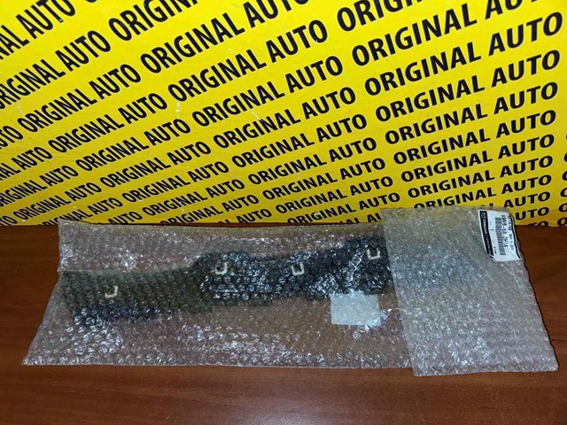 Направляюча заднього бампера, права KMV6502H1A MAZDA